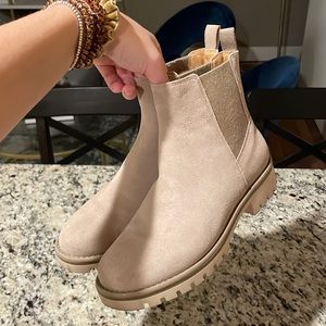 Crown Vintage Size 8 Tipryn Chelsea Boot